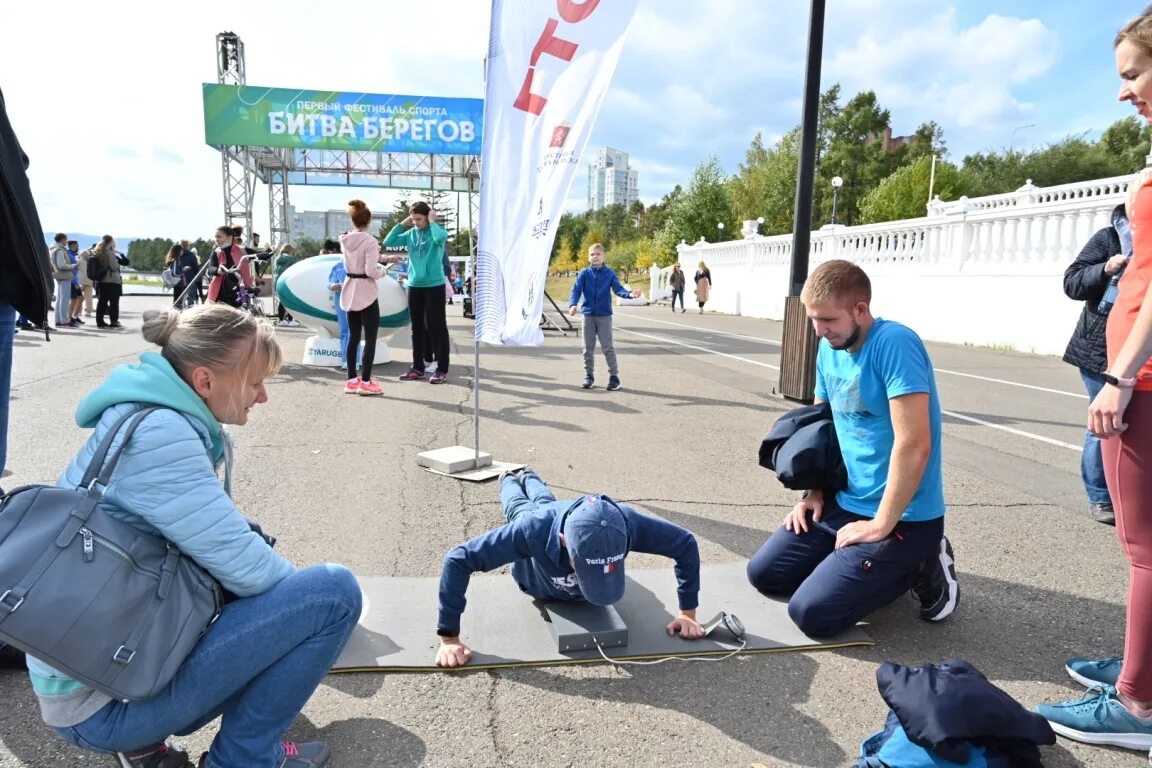 В. Битва за днепр 1943. Около боя красноярск. Переправа через волгу сталинград 1942. Битва за днепр 1943г.