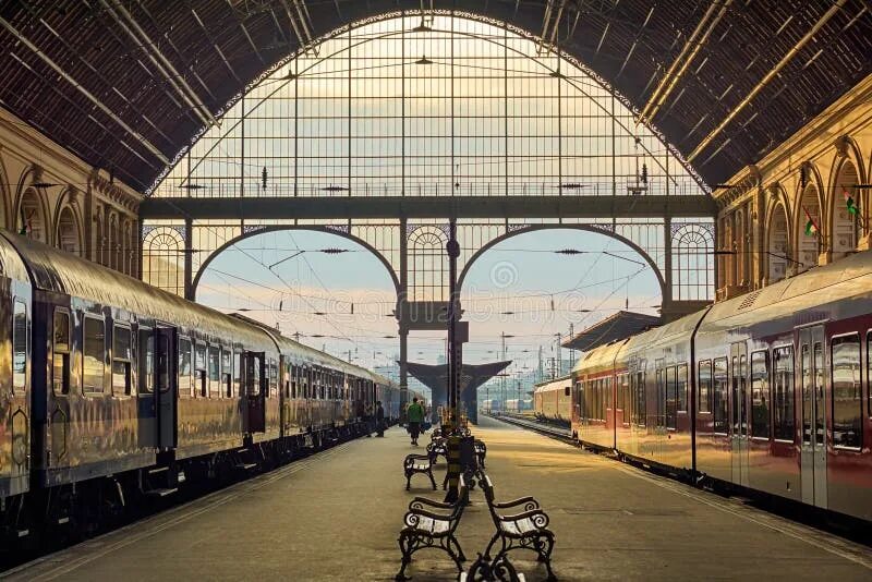 Шум вокзала. Будапешт ЖД Келети вокзал. Вокзал Келети в Будапеште. Железнодорожный вокзал Будапешта (1876). ЖД вокзал Ньюгати в Будапеште.