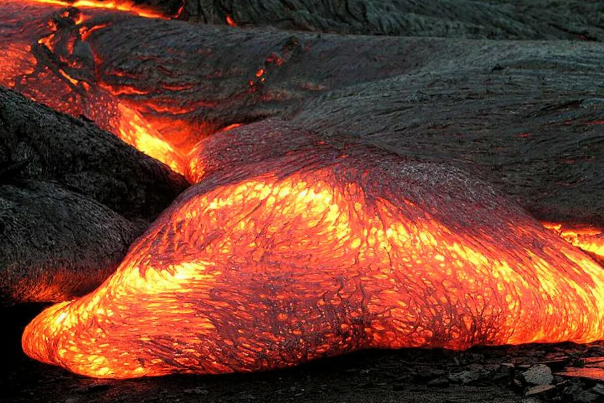 Лава магма. Лава магма вулкан. Магма лава разница. Мантия магма лава. Кристаллизация магмы
