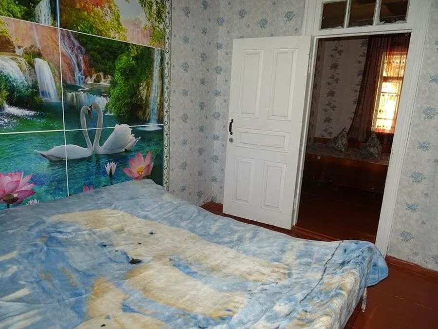 Гостевой дом у ларисы гагра. У ларисы гостевой дом в гаграх. гагра домик у ларисы. гостевой дом у ларисы абхазия гагра.