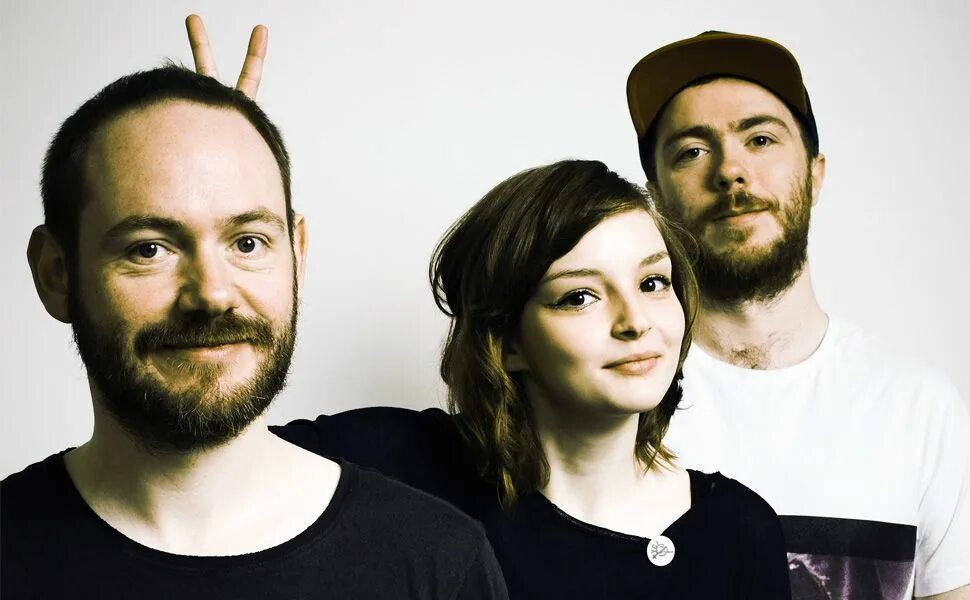 Группа chvrches. Chvrches 2022. Музыка chvrches. Chvrches фото. Chvrches love is dead.