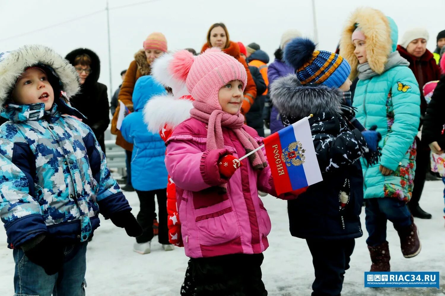 1 января фото. новогодняя карта росси. картинки есть кто живой после нового года. у кого сейчас 1 января. события в январе для детей.