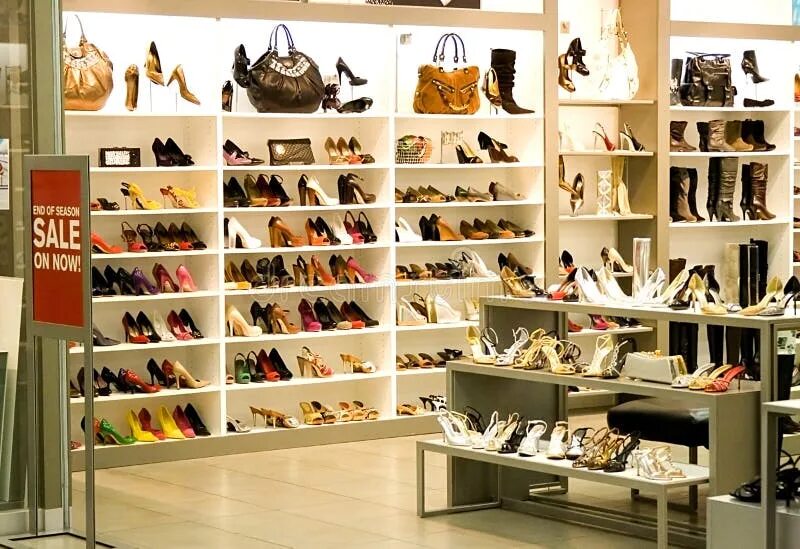 U shop обувь. Shop shoes магазин. Shop shoes магазин. Обувь женская выкладка в магазине. Европейский магазин обуви.