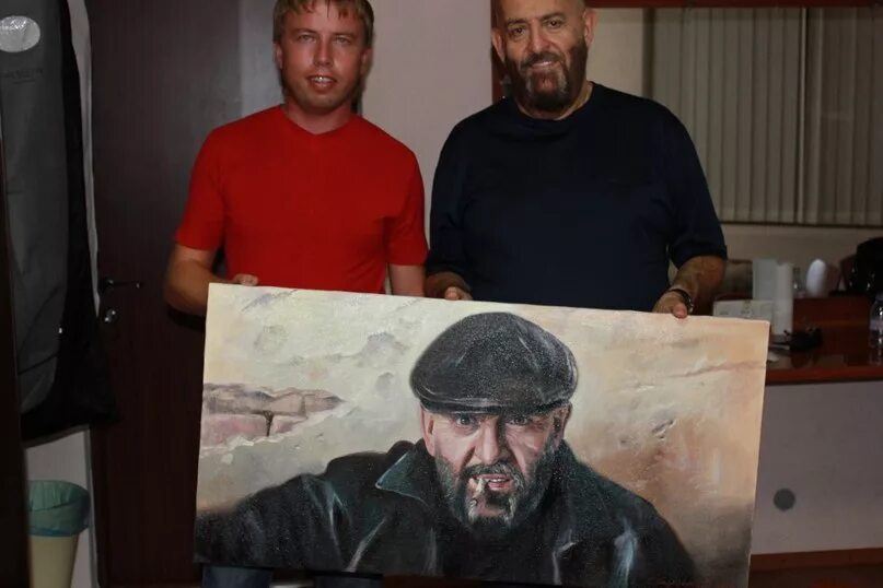 Шуфутинский как в раю. Портрет шуфутинского у художника. шуфутинский рисованный портрет. снег под утро ляжет шуфутинский. тихо как в раю картинка шуфутинский.