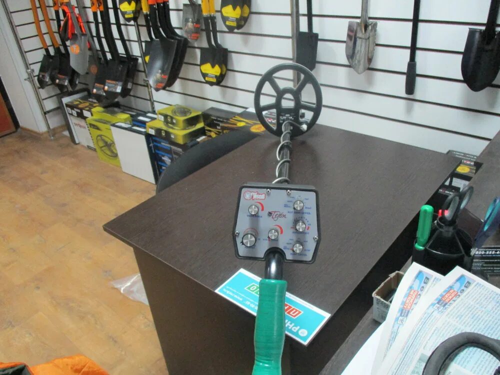 Металлоискатель с орлом. Проспект победы 82 симферополь. Победы 82. Металлоискатель коллайдер 15. Симферополь, пр.