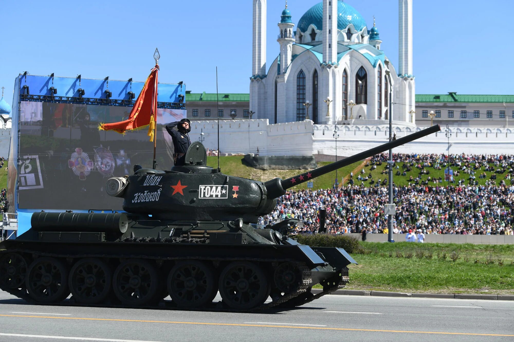 6 мая казань. День победы казань. парад 9 мая казань. казань 1 мая. войска казанского гарнизона.