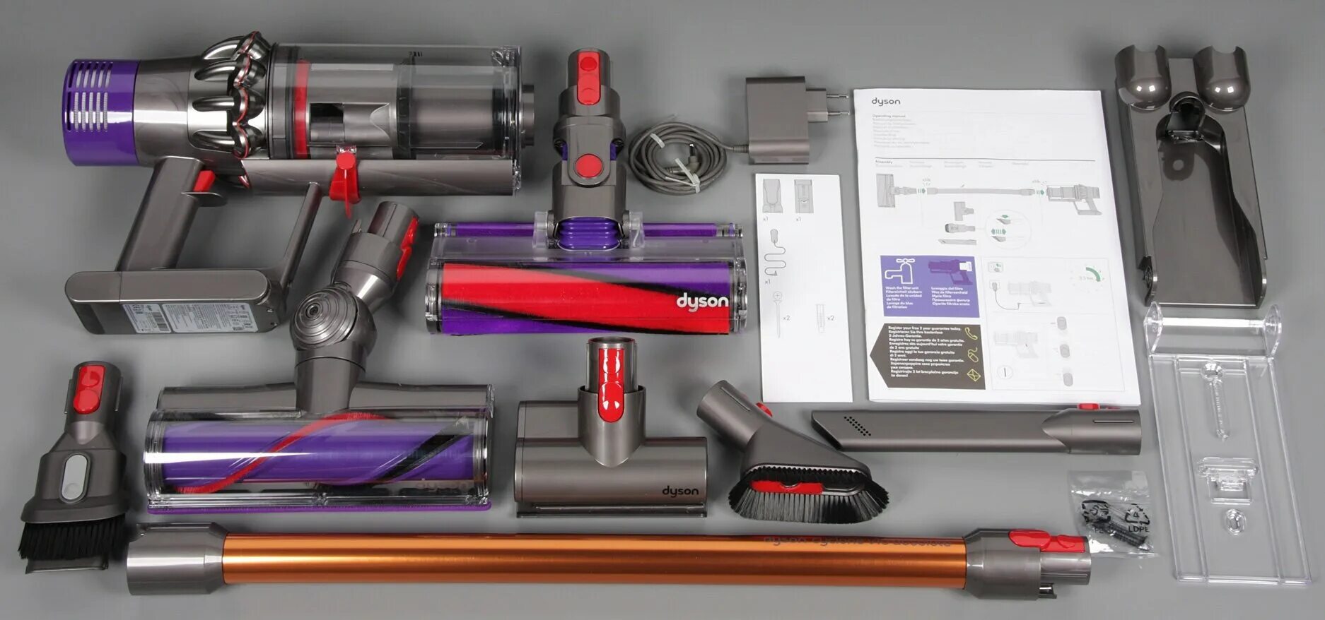 Absolute 10. Дайсон пылесос 10 Абсолют. Dyson Cyclone v10 absolute. Дайсон 10 комплектация. Комплектация Дайсон пылесос v10.