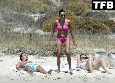 Andrea Schlager Enjoys the Beach with Fernando Alonso in Greece (57 Photos)...