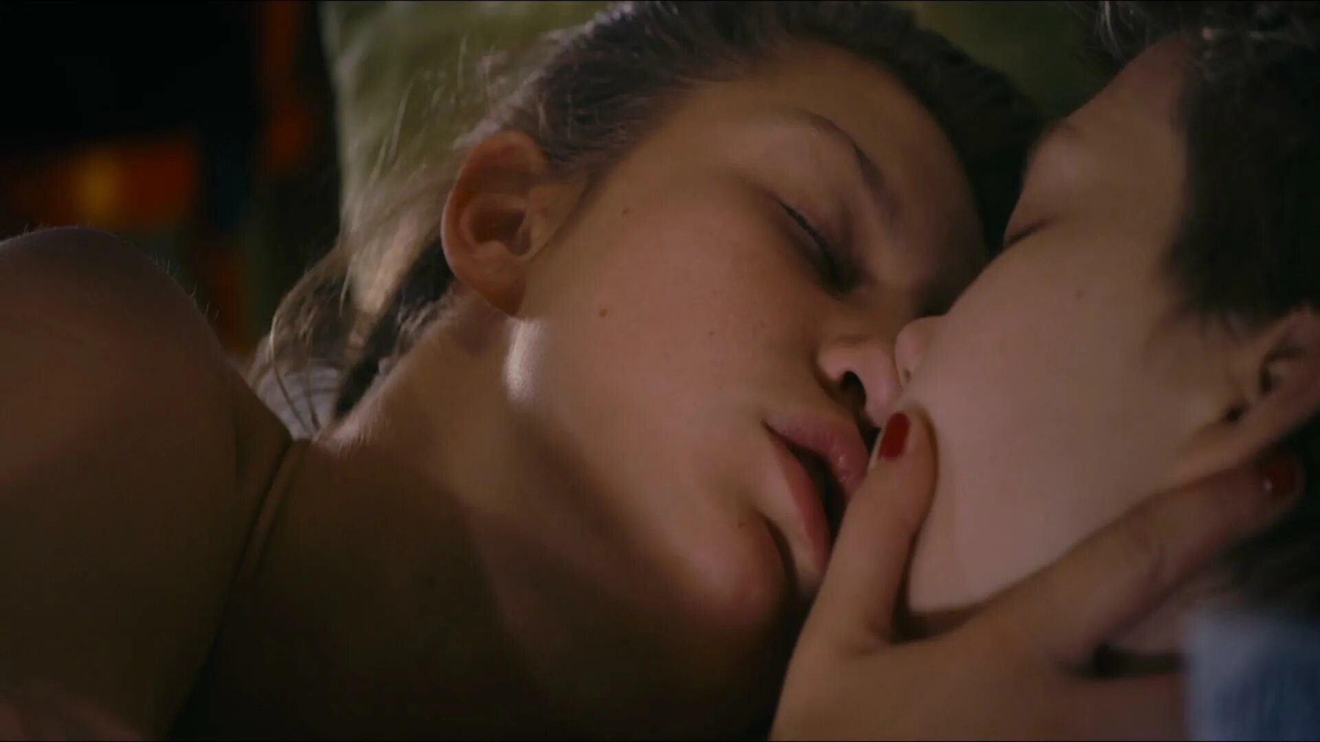 Sister scene. Blue is the warmest Color 2013.