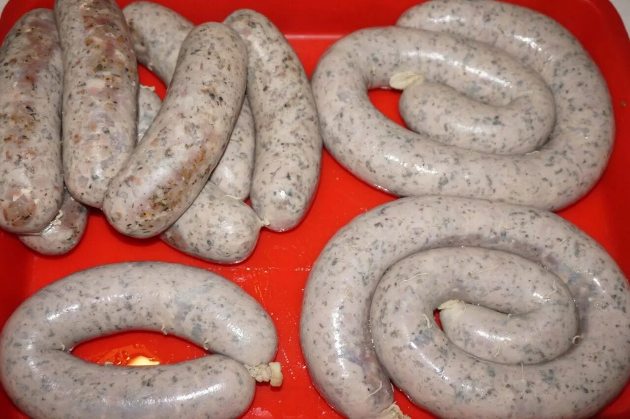 домашняя колбаса с гречкой рецепты. фаршированные колбаски. гречка с колбасой. чеченская колбаса домашняя. колбаса из гречки.