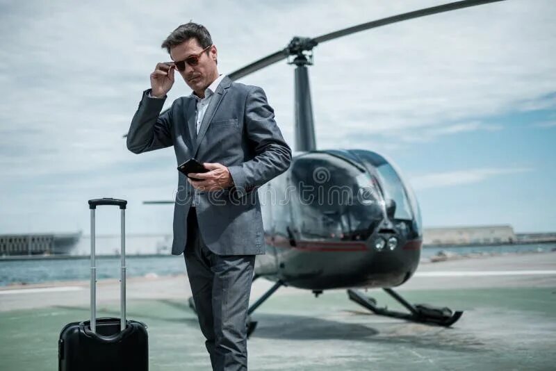 Человек вертолет. Вертолетик у мужчин. Бизнесмен вертолет. Airbus helicopters h145. Вертолетик у мужчин.
