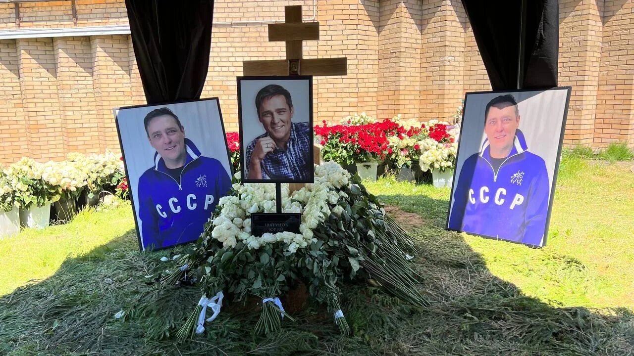 В москве простились с виктором мережко. Похороны нины руслановой. Нина русланова могила на кладбище. Леонид куравлёв прощание похороны. Хлевинский валерий актер похороны.