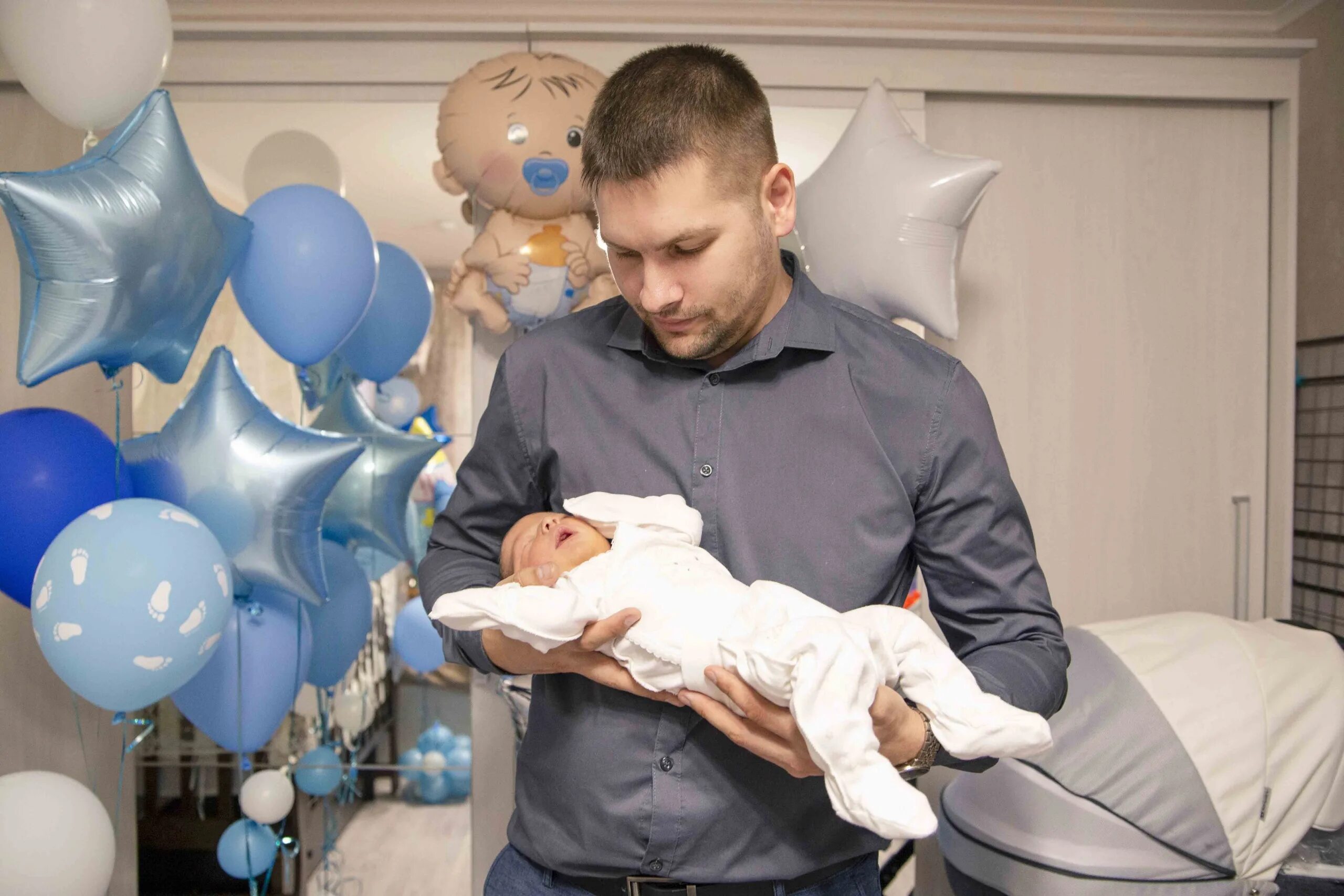 Выписка малыш. Выписка из роддома. выписка новорожденного из роддома. выписка ребенка из роддома зимой. фотосессия из роддома.