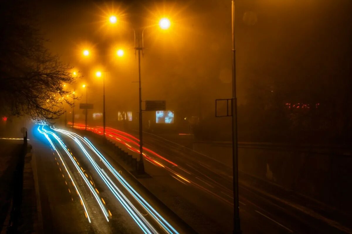 Мы ехали по дороге не освещенной фонарями. Фонари на трассе. Фары фонари ближний свет дальний свет. Фонари на дороге. Фонари мигающие на трассе.