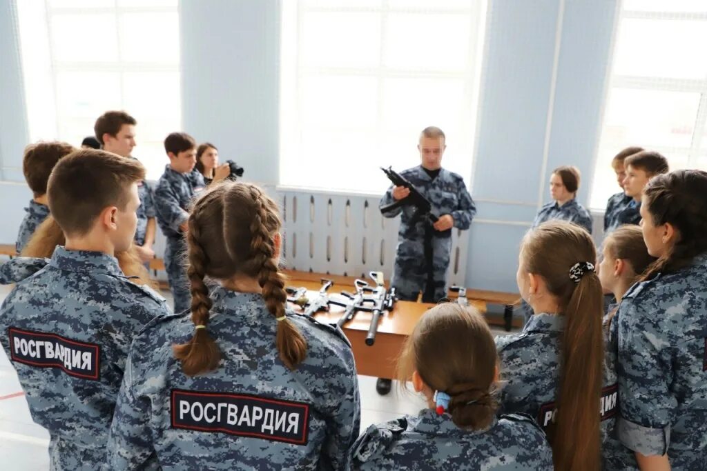 охрана образовательных учреждений. форма росгвардии школьная. подполковник. охранник в школе. кадетская школа нижний новгород.