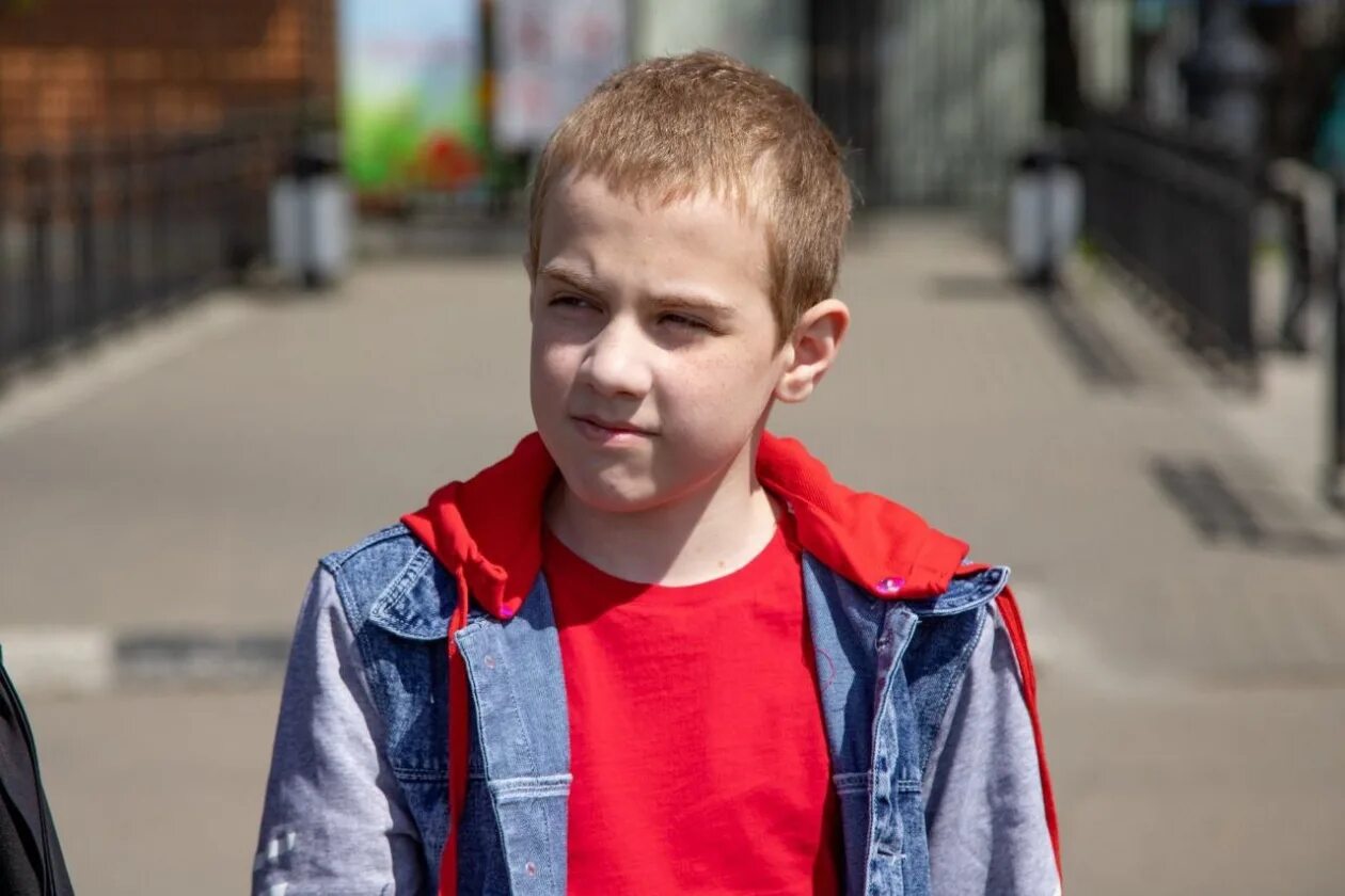 Алиса самсонова 2021. 13 летний мальчик. Двенадцати летнего. Двенадцати летнего. Руки 12 летней девочки.