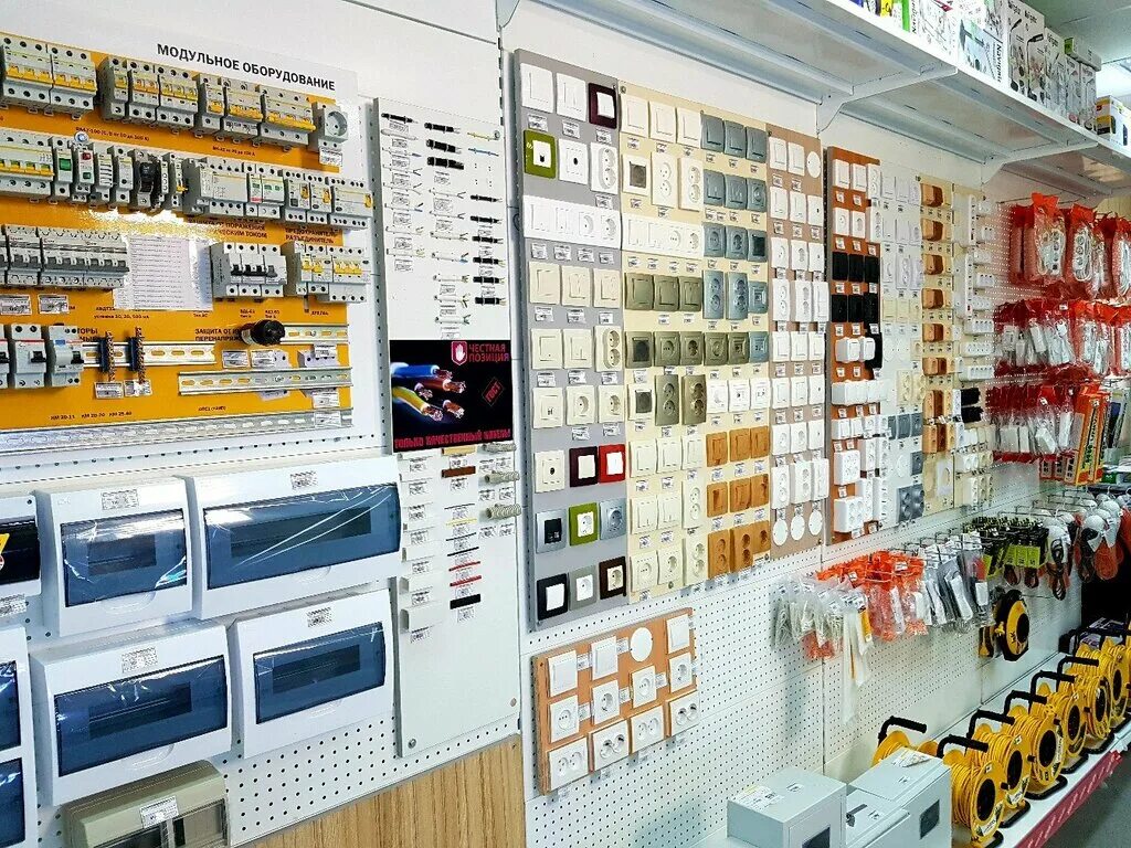 работающие магазины электротоваров. электротовары. электрики. выкладка электротоваров. работающие магазины электротоваров.