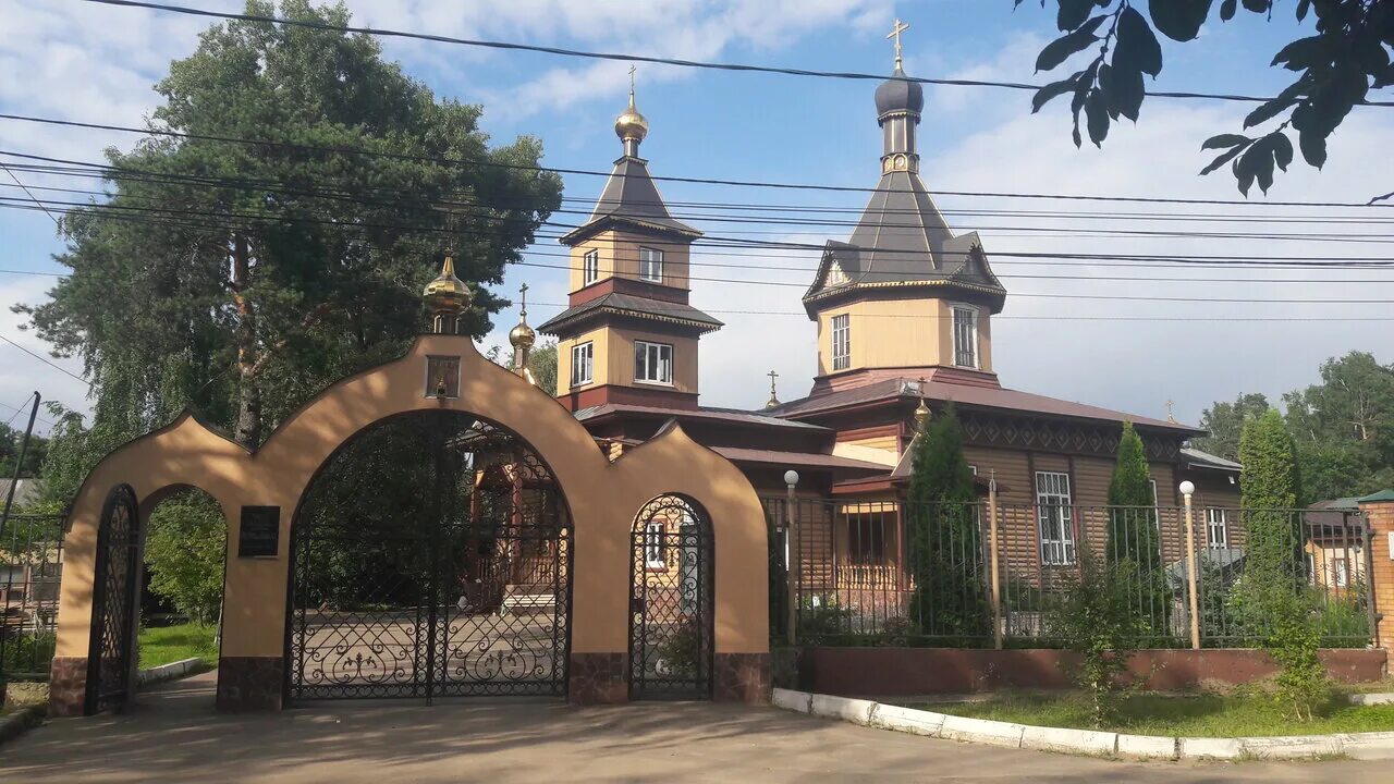 малаховка люберецкий район. храм петра и павла в малаховке. окрестности москвы малаховка церковь петра и павла. петропавловский храм пос малаховка. посёлок малаховка люберецкий район.