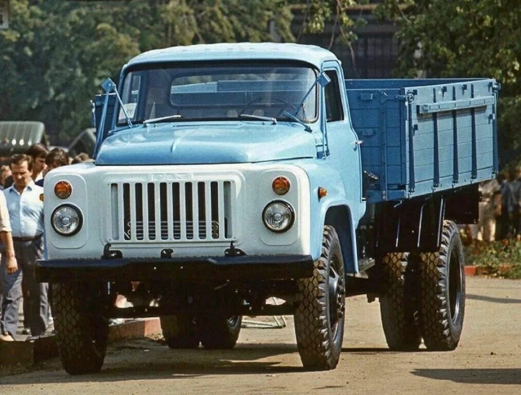 ГАЗ-53 грузовой. ГАЗ 53-12. Грузовик ГАЗ 53-12. ГАЗ 53 бортовой.
