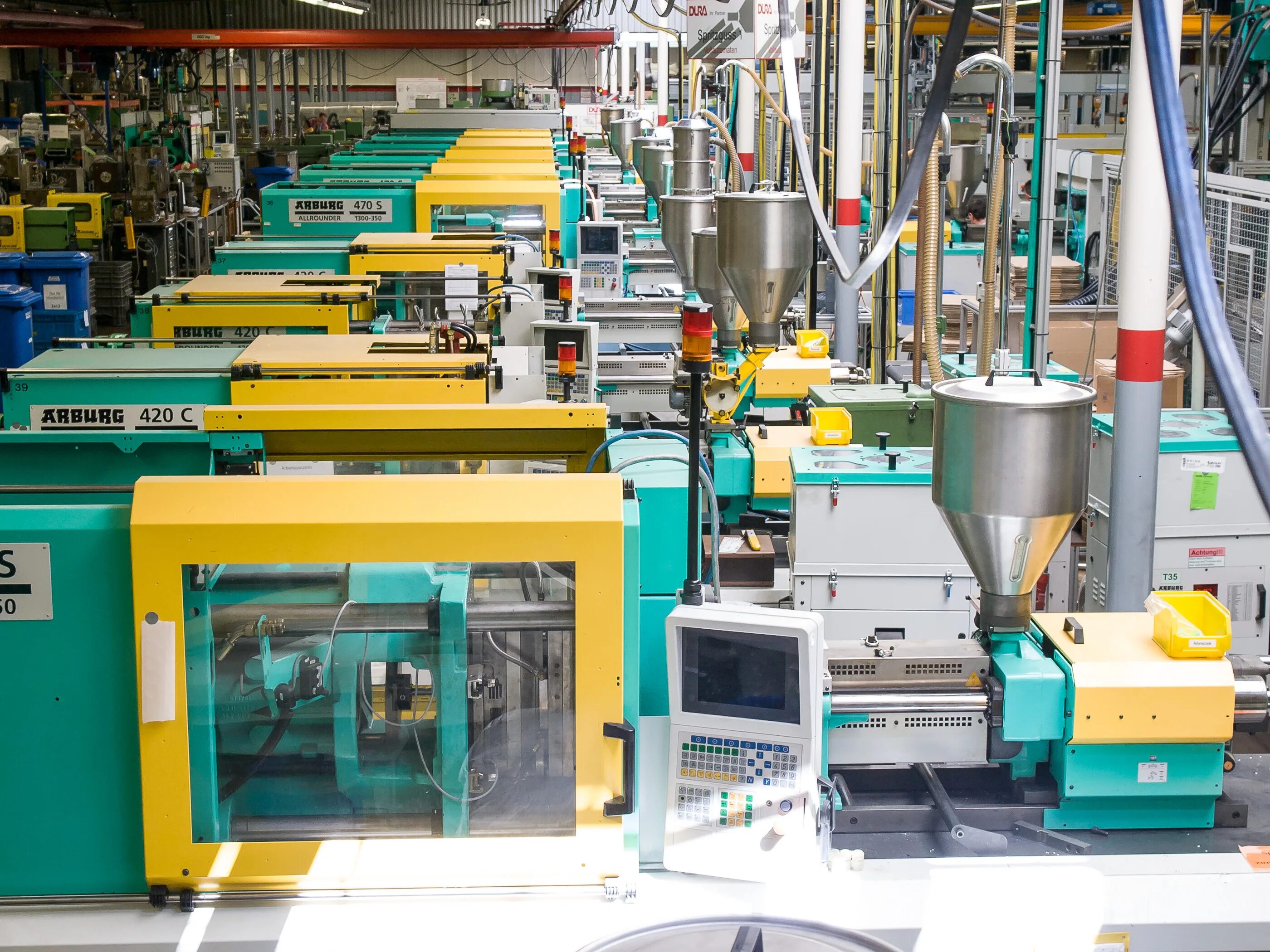 Пластиковый завод. Новосибирский завод пластмасс. Завод пластмасс юнис. Юнис новосибирск. Завод пластмасс юнис.