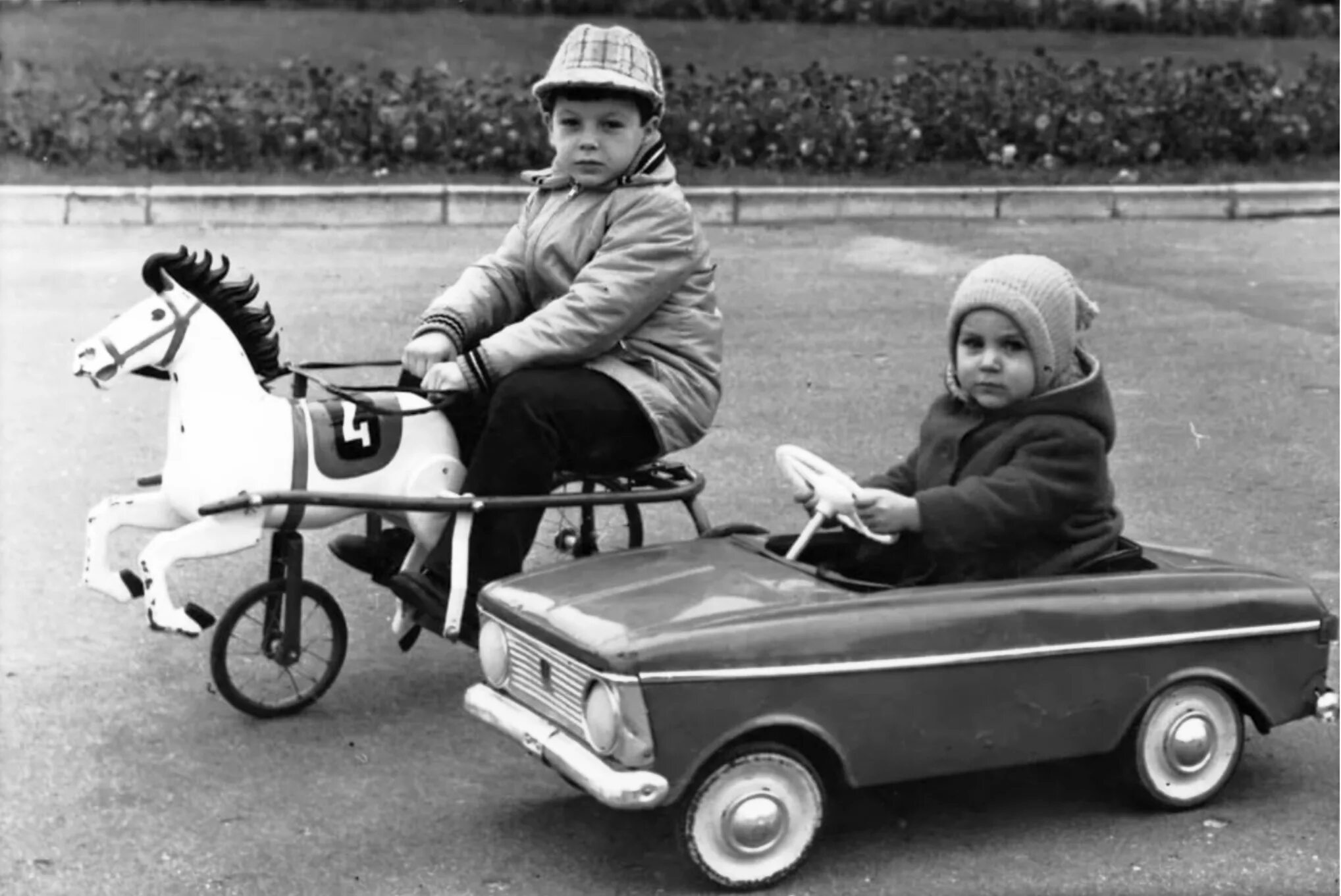 Каждый год ездим. Советские педальные машинки. Машина из детства с педалями. Советская машинка с педалями. Детские педальные автомобили СССР.