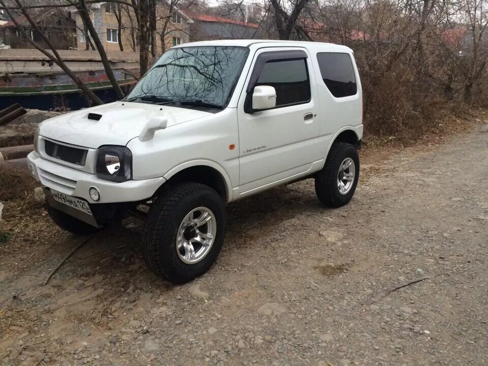 Сузуки джимни 1998 черный. Jimny 2024 2 дюйма. Subaru jimny. Сузуки джимни волгоград. Suzuki jimny sierra 2015.