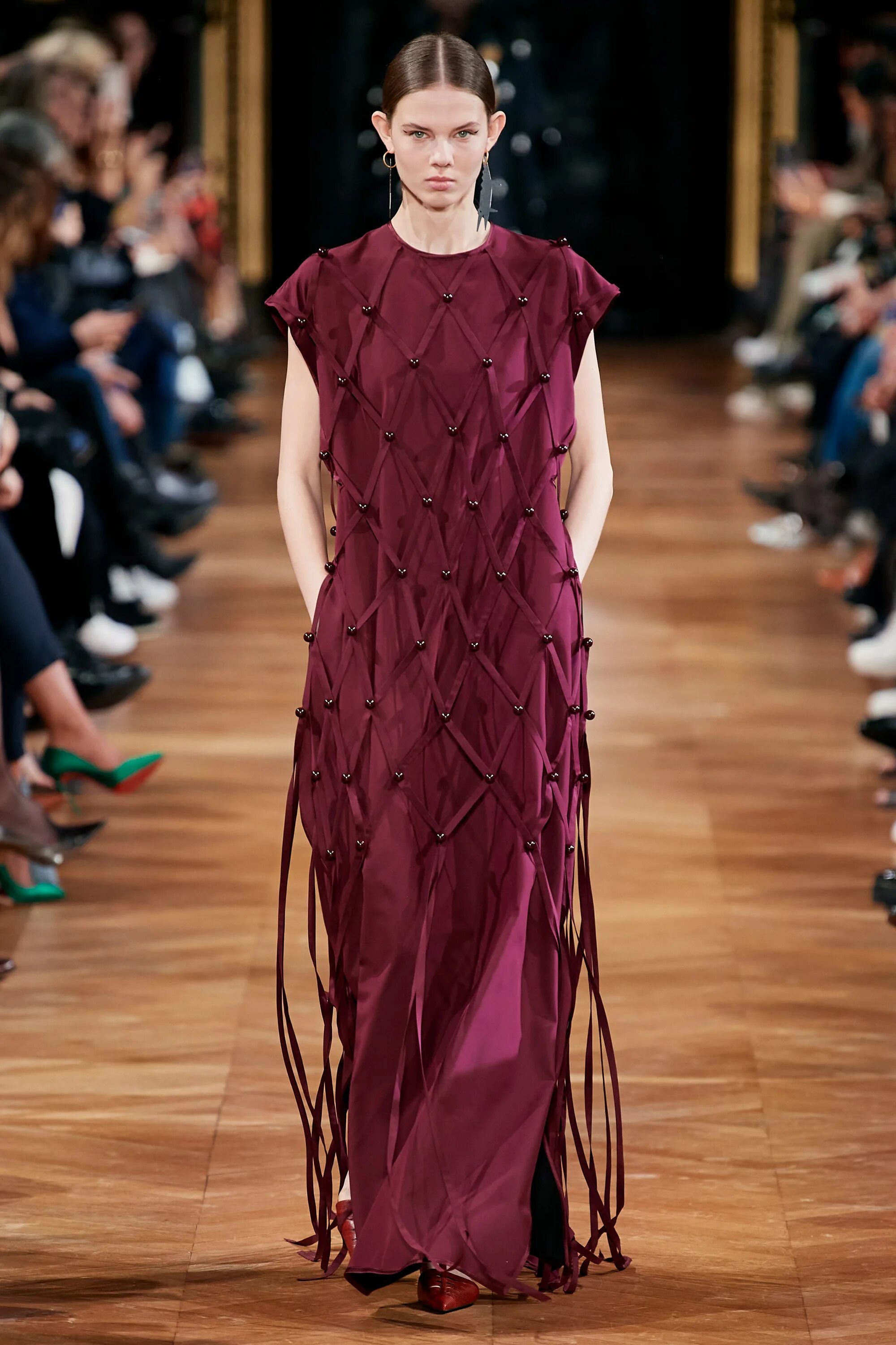 Модные платья осень 2025. Stella mccartney коллекция 2025. стелла маккартни показ осень зима 2025. коллекция стеллы маккартни 2025-2025. стелла маккартни подиум 2025.