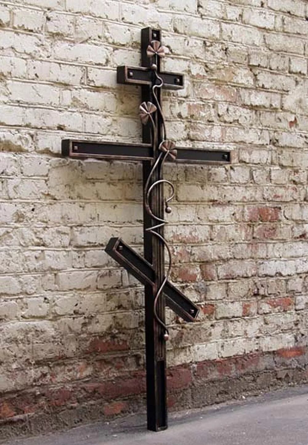 Православный кованый Могильный крест. Крест Могильный металлический кованый. Кованые кресты. Крест металлический на могилу.
