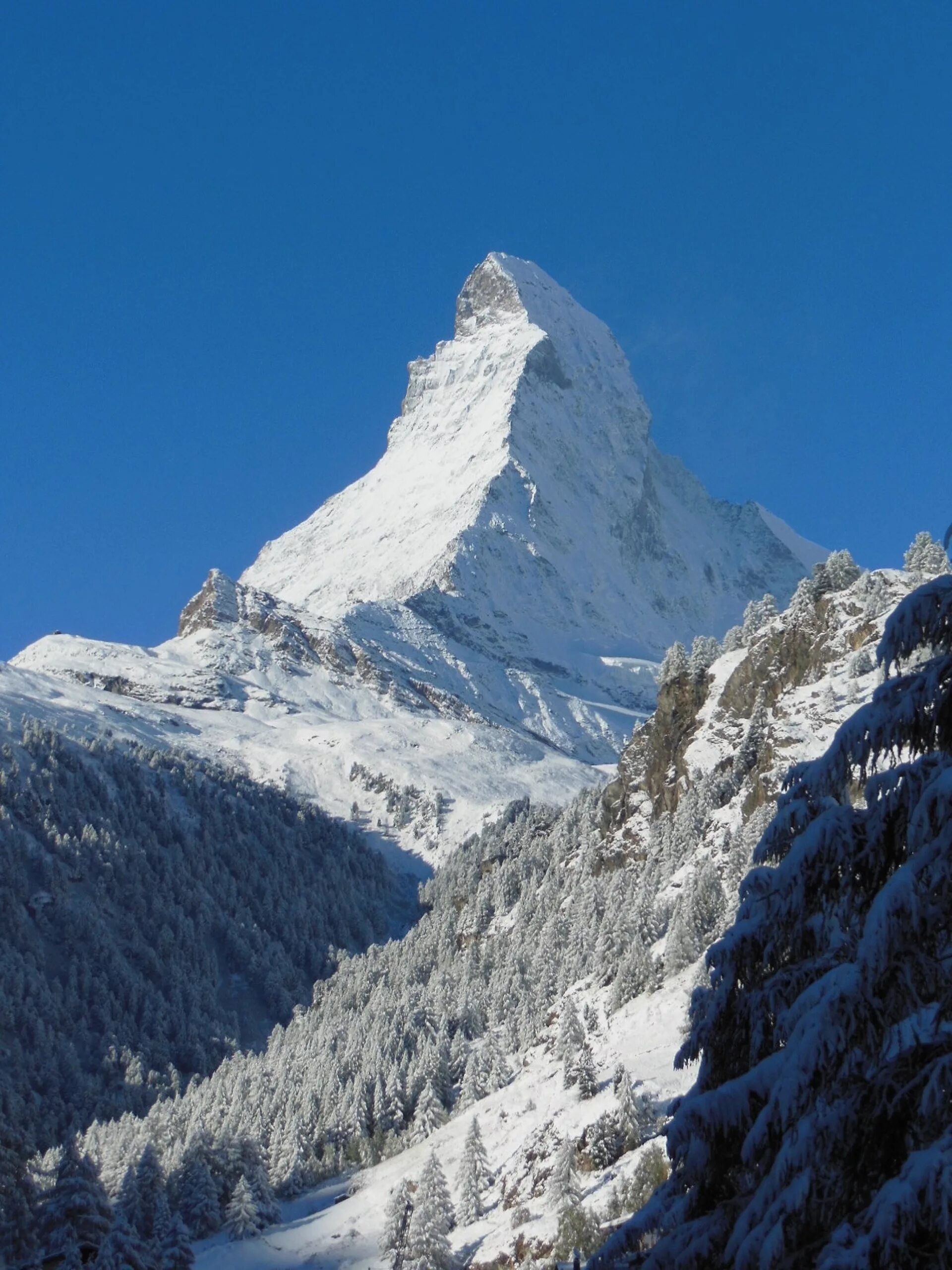 Самая высокая снежная гора. Пик Маттерхорн Швейцария. Вершина Маттерхорн Альпы. Пик Маттерхорн в Альпах. Эльбрус Эверест Маттерхорн.
