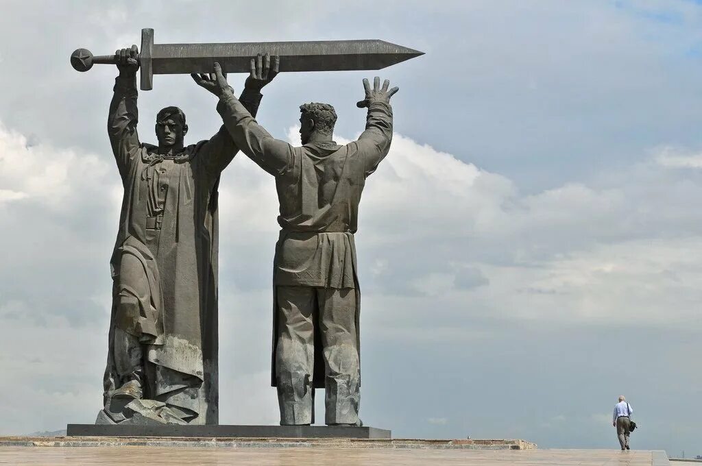 Магнитогорск монумент. Памятник тыл фронту в магнитогорске. памятник меч победы в магнитогорске. памятник фронт тылу магнитогорск монумент. головницкий, белопольский «тыл – фронту» (магнитогорск).