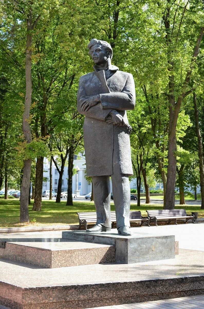 Лірыка максіма багдановіча сачыненне. Памятник Максиму Богдановичу в Минске.