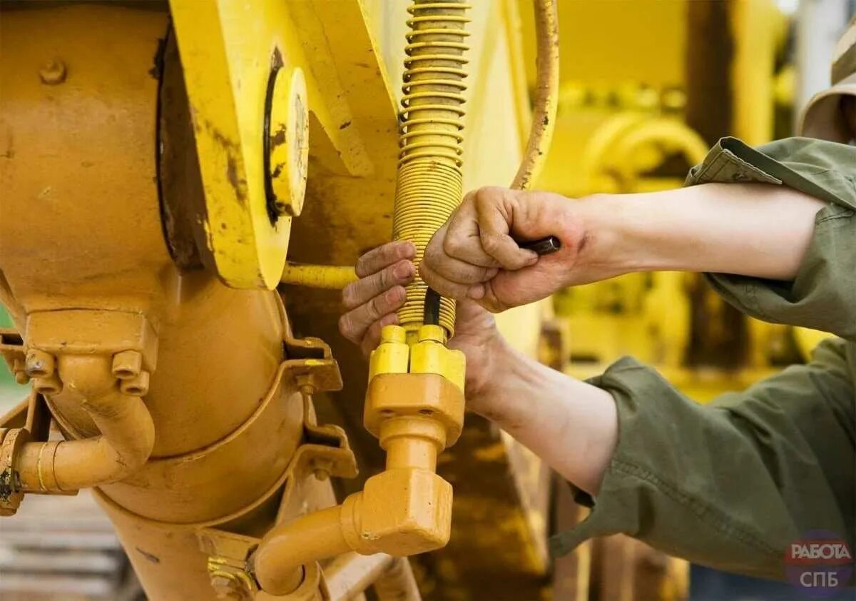 Строительная спецтехника. Техника на стройке. Слесарь по ремонту строительных машин. Слесарь по ремонту строительных машин. Слесарь дорожно строительных машин и тракторов.