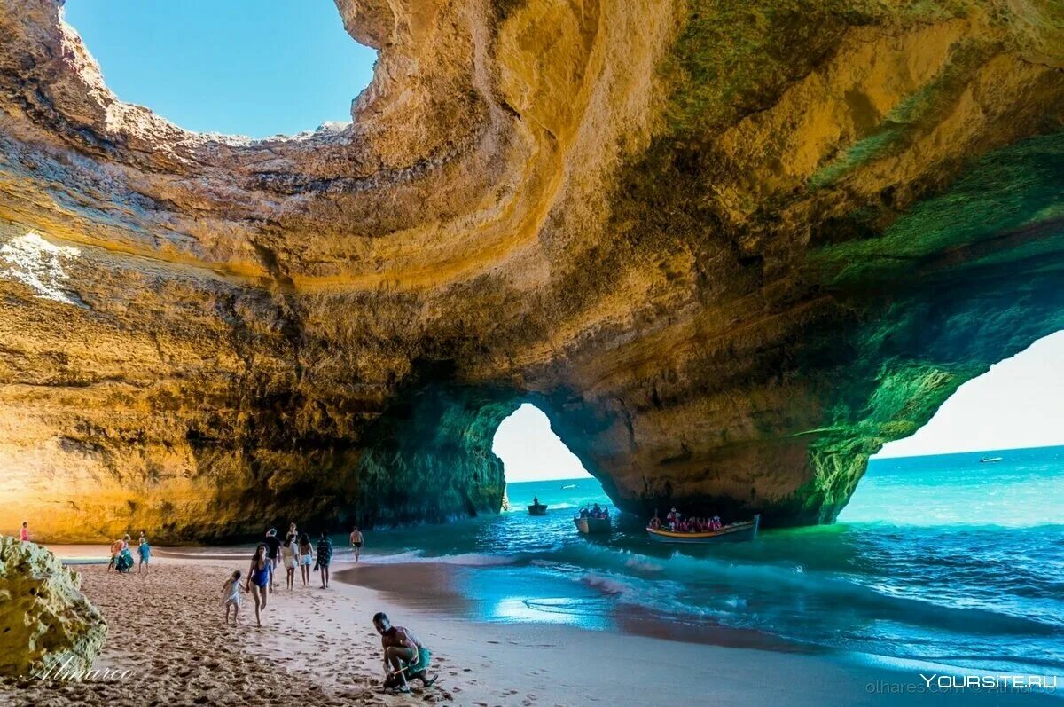 Считается одной из самых интересных. Алгарве-де-Бенагил. Пещера Бенагил, Алгарве, Португалия. Морская пещера в Алгарве, Португалия. Грот Бенагил Португалия.