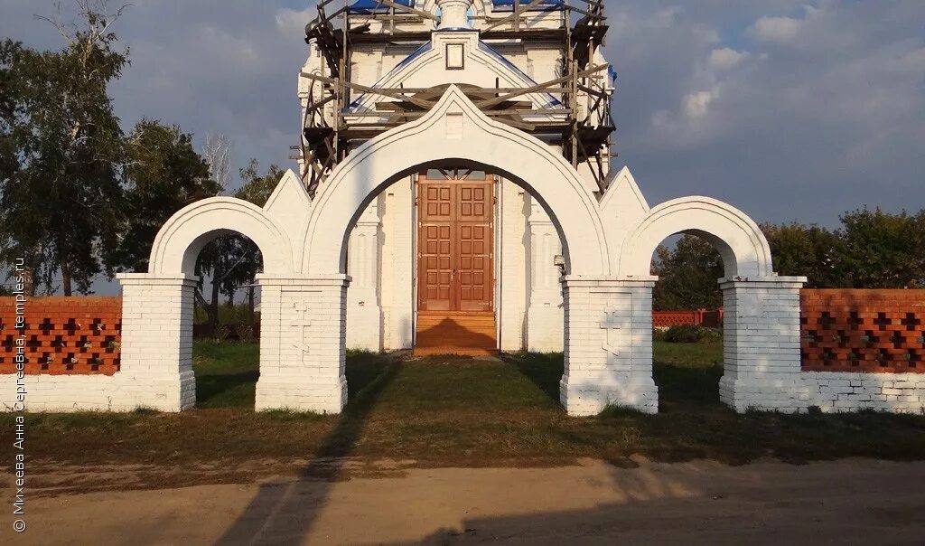 Церковь село Ивановка Старомайнский район. Церковь в Ивановке Ульяновской области. Храм боголюбивой иконы Божией матери Ивановка. Деревня Ивановка Старомайнский район.