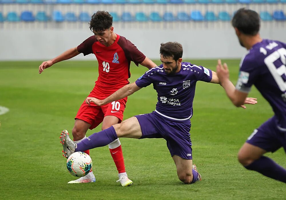 U u 19 0. Дени Гайсумов сборная Азербайджана. Сборная Азербайджана u17 Шириев Нурлан. Джахангир сборная Азербайджана. Игроки сборной Азербайджана по футболу.