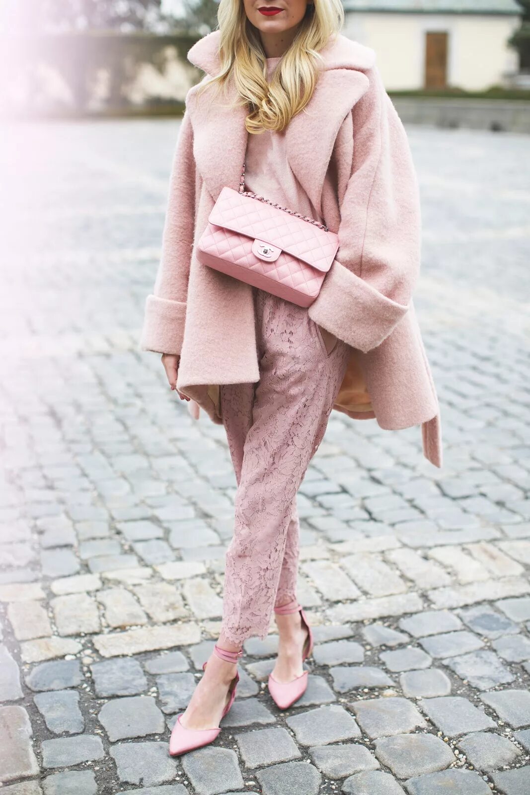 Розовое пальто. Нежный стиль в одежде. Розовый образ. Стильные образы в пастельных тонах. С чем надеть розовую