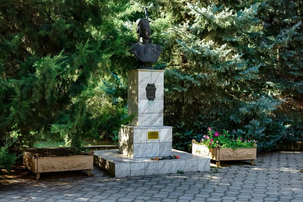 ярцево. мемориал платов. памятник бакланову волгодонск. подтелков и кривошлыков памятник в новочеркасске. слобода кашары ростовской области.