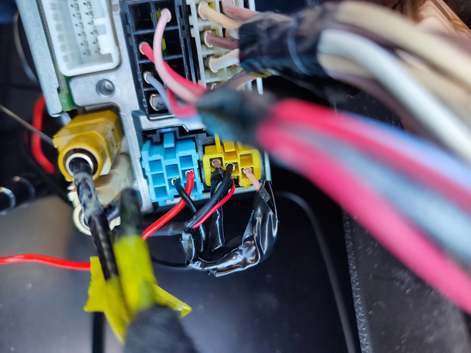 Bluetooth адаптер civic 4d. Как подключить беспроводные наушники к телефону через блютуз. Аукс блютуз адаптер для машины. Магнитола кашкай с блютуз. Перестал подключаться блютуз к магнитоле.