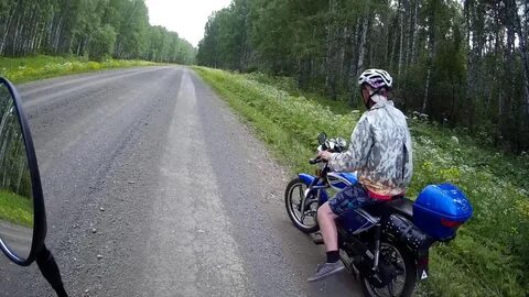 Мопед по обочине