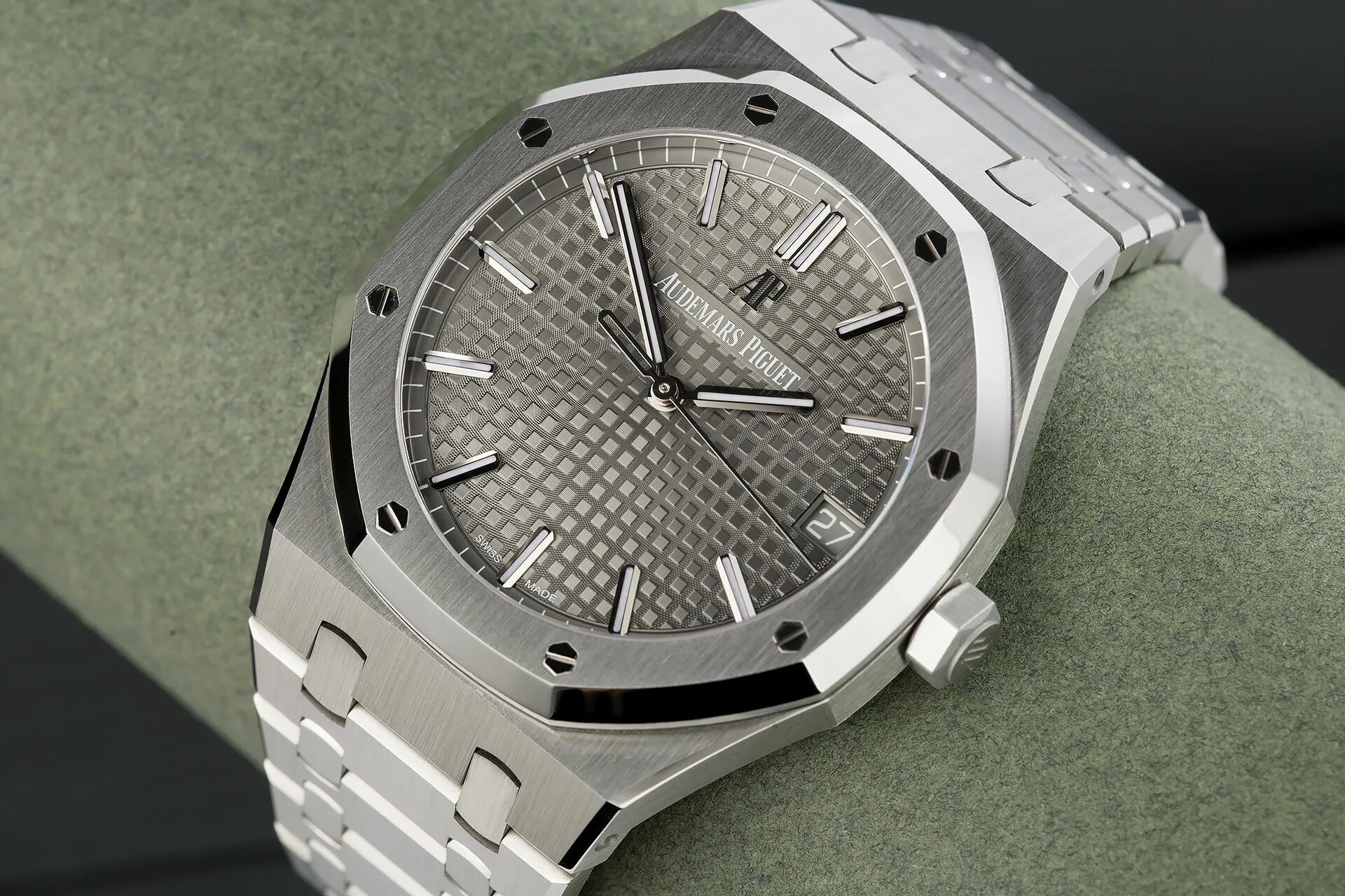 Выкуп audemars piguet. Audemars Piguet Royal Oak 15500st. Audemars Piguet Royal Oak 41mm. Audemars Piguet Royal Oak. Audemars Piguet Royal Oak 41mm 2020.