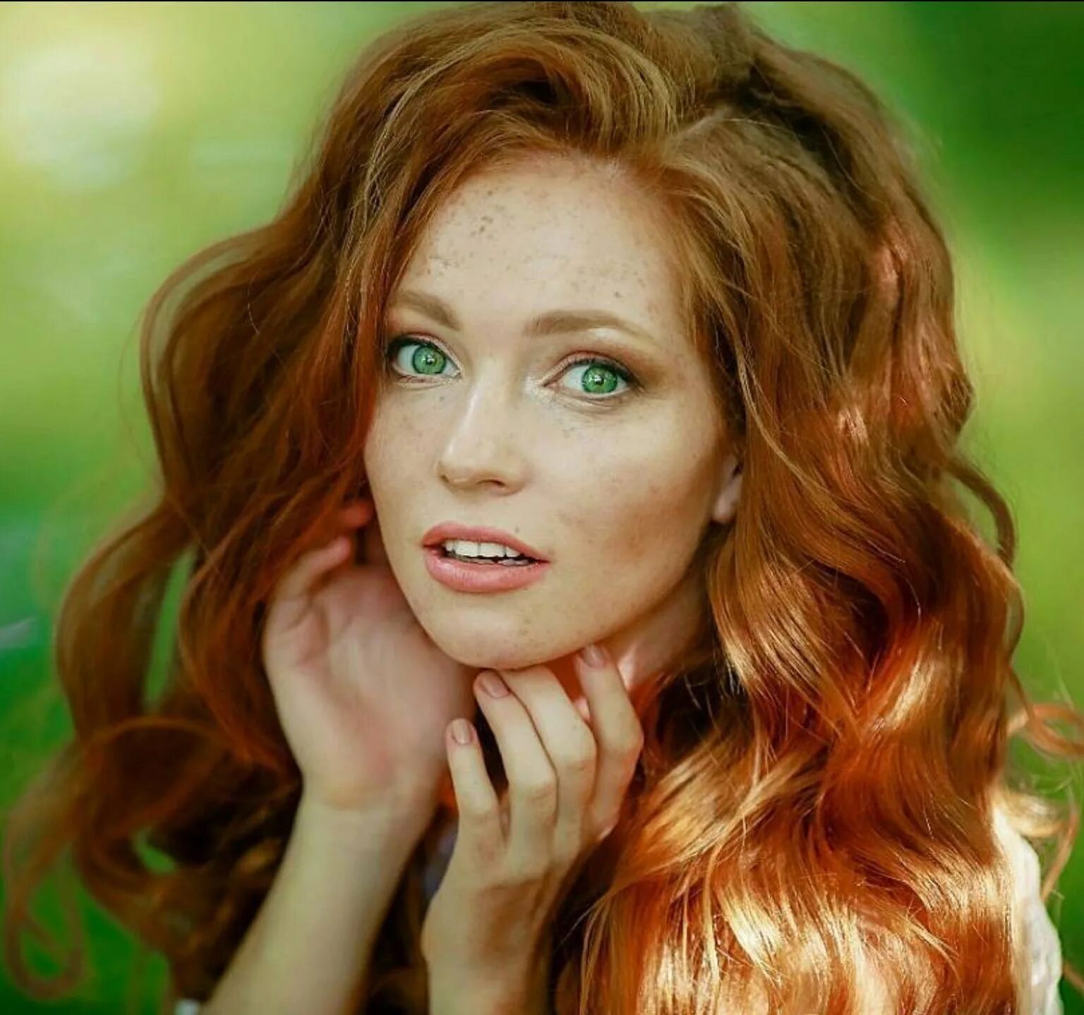 Джулианна Мур цветотип осень. Рыжеволосые с зелеными глазами. Какой ген рыжих волос