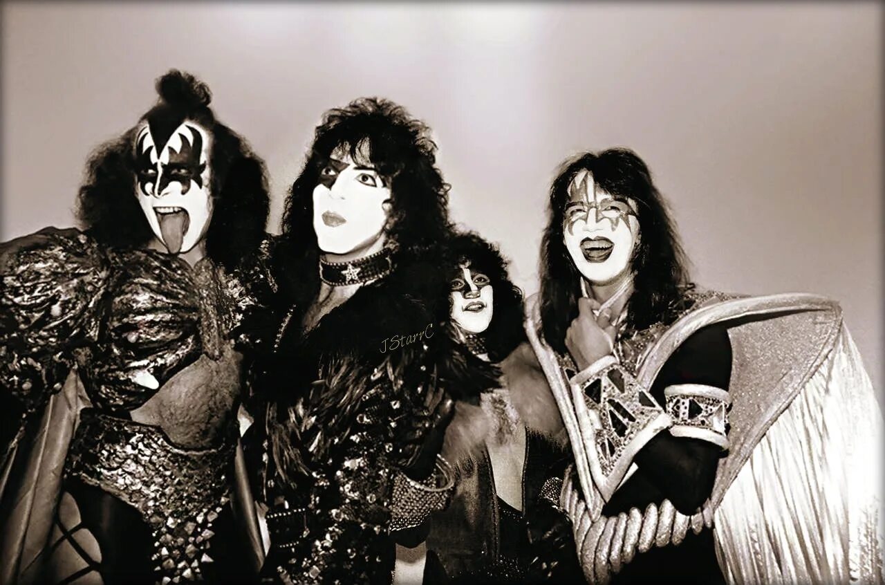 Кисс мее. Группа Kiss Unmasked. Kiss группа 1980. Kiss Unmasked 1980. Группа Кисс 2023.