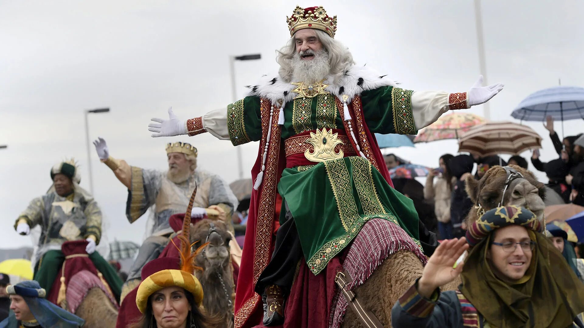 Праздник трех королей в испании. Her majesty игра. Праздник королей песня. Апельсиновый король. Reigns 2 her majesty.