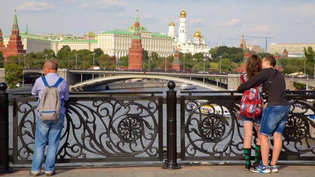 Какой в москве есть интернет. Москва 2001 год. Жители Москвы. Население Москвы фото. Жители Москвы как называются.