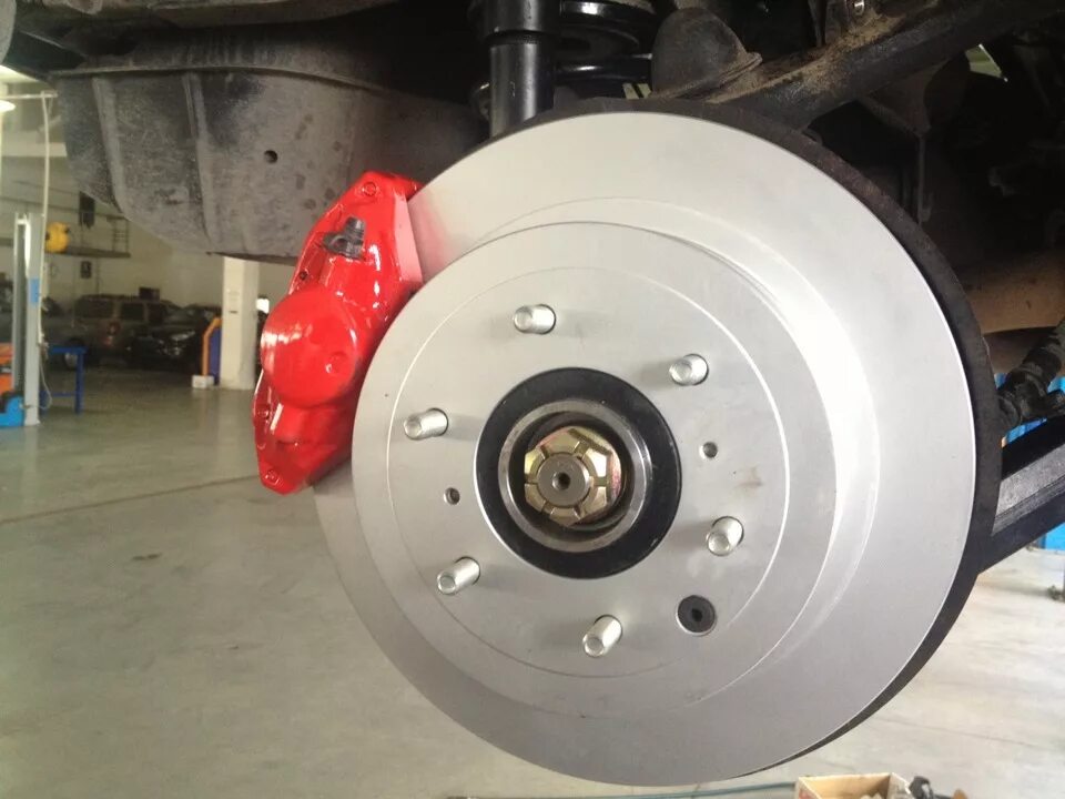 Тормоза Прома для Паджеро спорт 2. Тормоза BREMBO на Паджеро 4. Диски Брембо Паджеро 4. Тормоза Mitsubishi Evolution 6. Тормозной диск митсубиси лансер 10