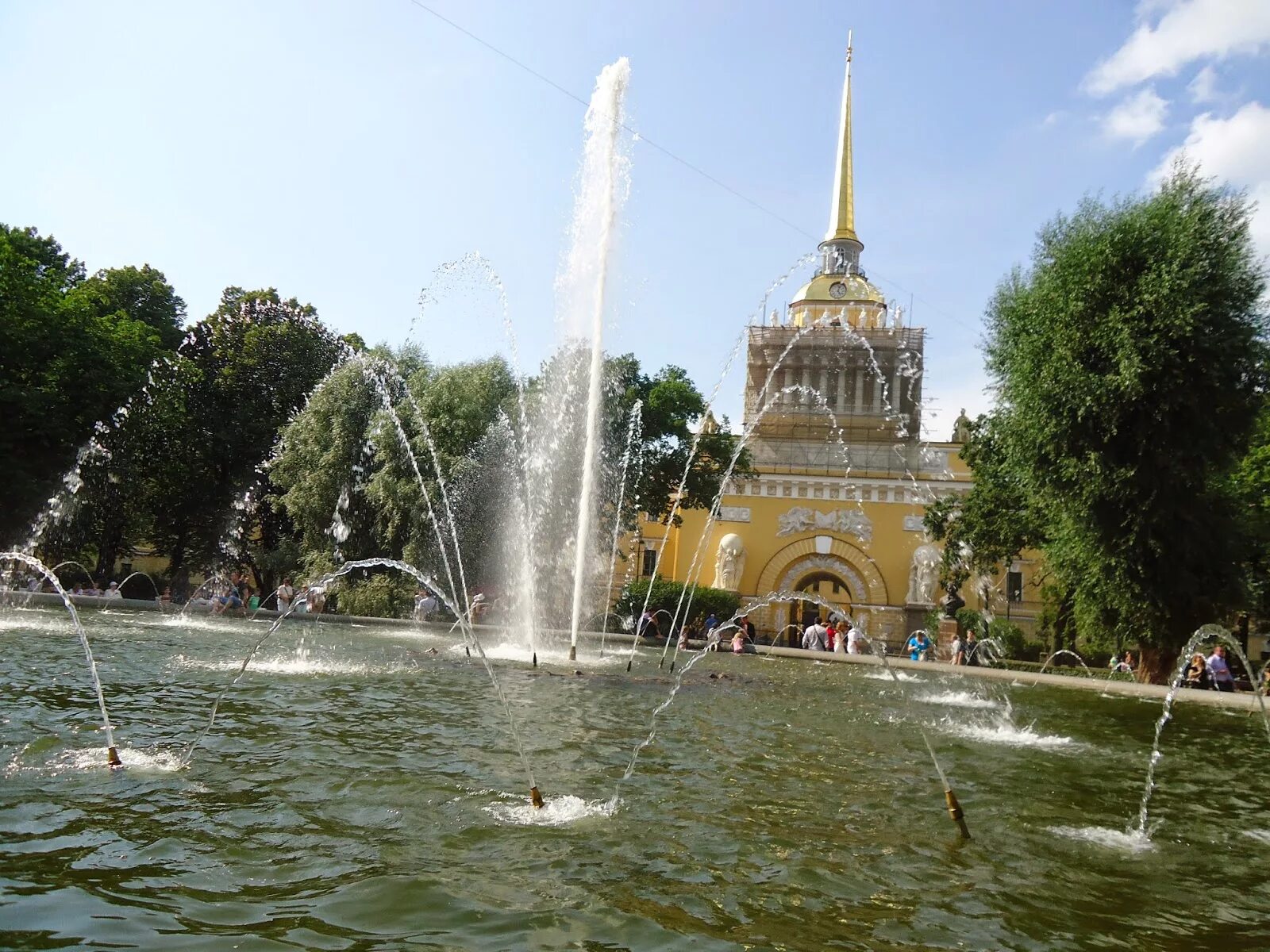 Александровский сад в санкт петербурге. Александровский сад фонтан. александровский сад санкт-петербург. александровский сад фонтанный комплекс. фонтаны в александровском саду в москве.