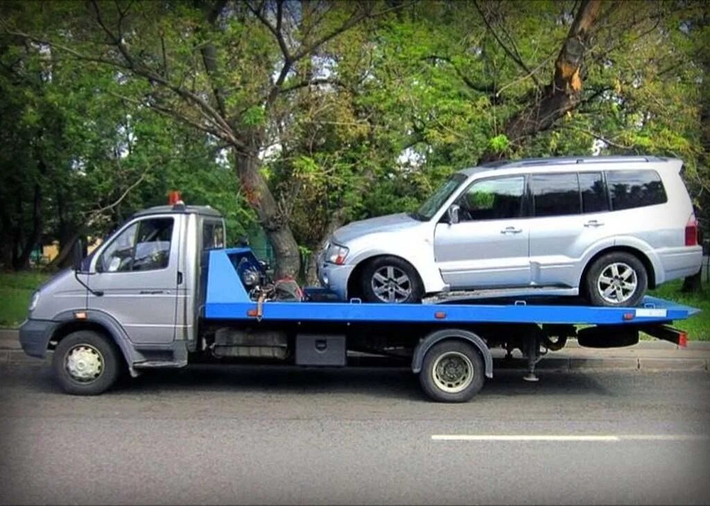 Вызвать машину эвакуатора автодруг. Эвакуатор Toyota Dyna. Эвакуатор 3957l0. Рено мастер 1992 эвакуатор. Хундай 3957g1 эвакуатор.