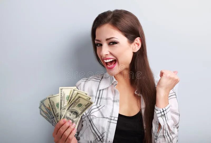 This money to her. This money to her. Ноутбук и деньги. Девушка держит доллары. Жадная женщина.