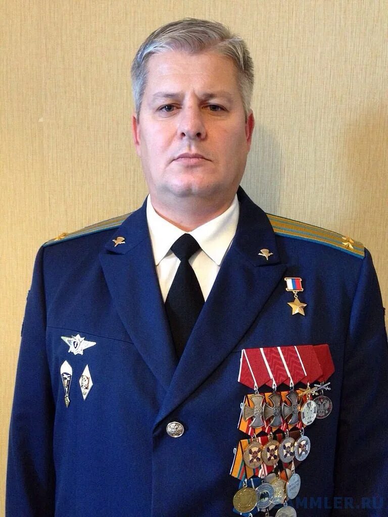 кавалеры 3 орденов мужества. сергей владимирович милицкий. кавалер 2 орденов мужества савенков андрей. боев дмитрий валерьевич герой россии. лобанов андрей полковник.