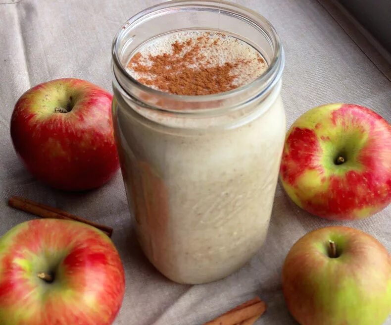 Яблочный смузи с корицей. Карамель drinks. Apple smoothie 88. Яблочно кефирный коктейль. Яблочный молочный коктейль.